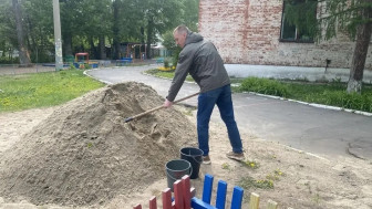 Пополним песочницы.